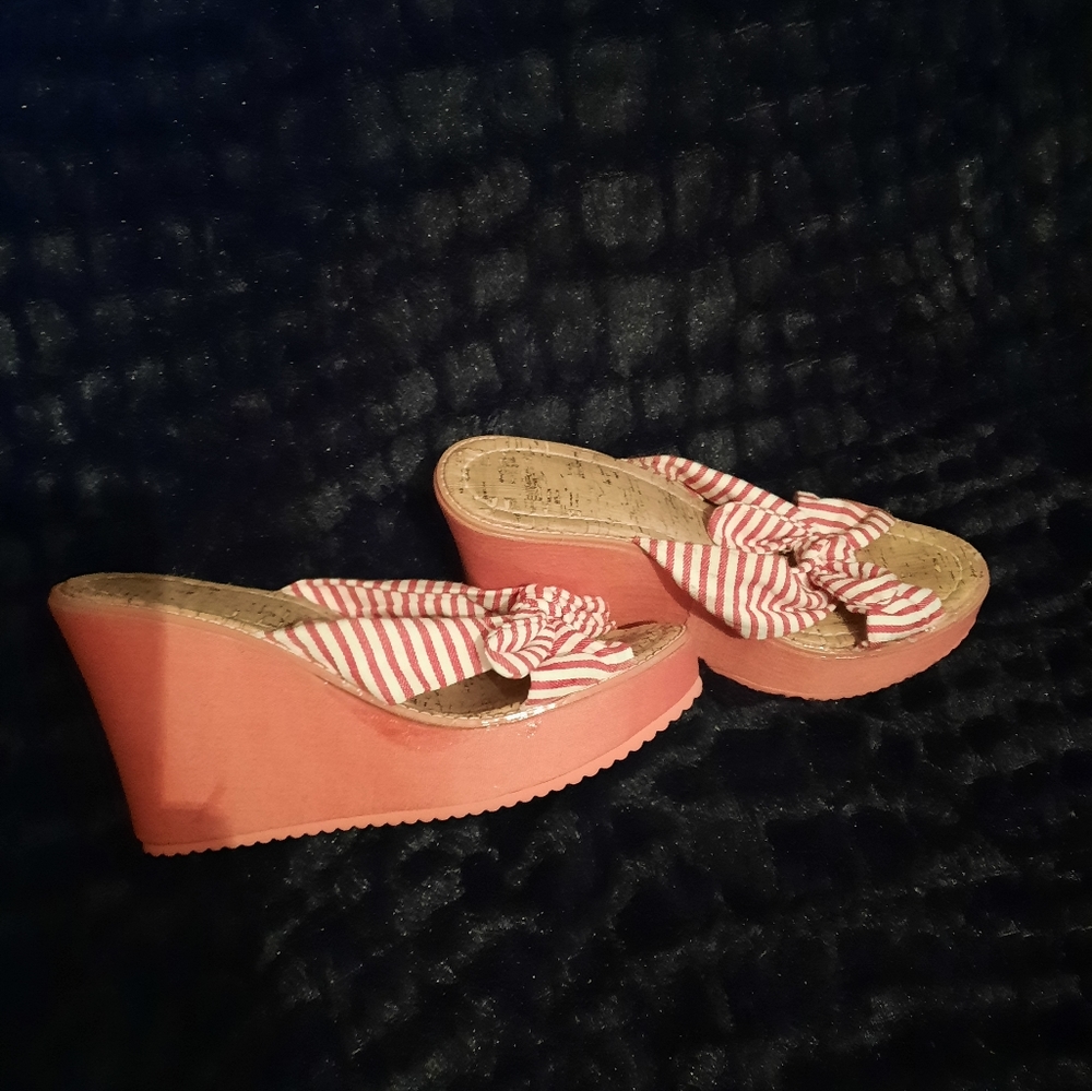 Nice juicy couture platform sandals